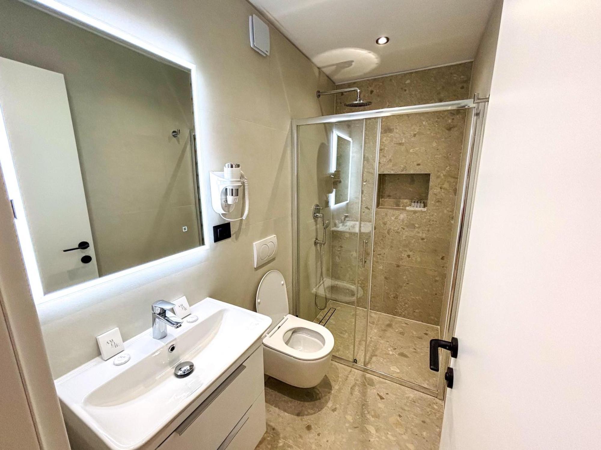 Marthinis Luxury Suites Split Exteriör bild